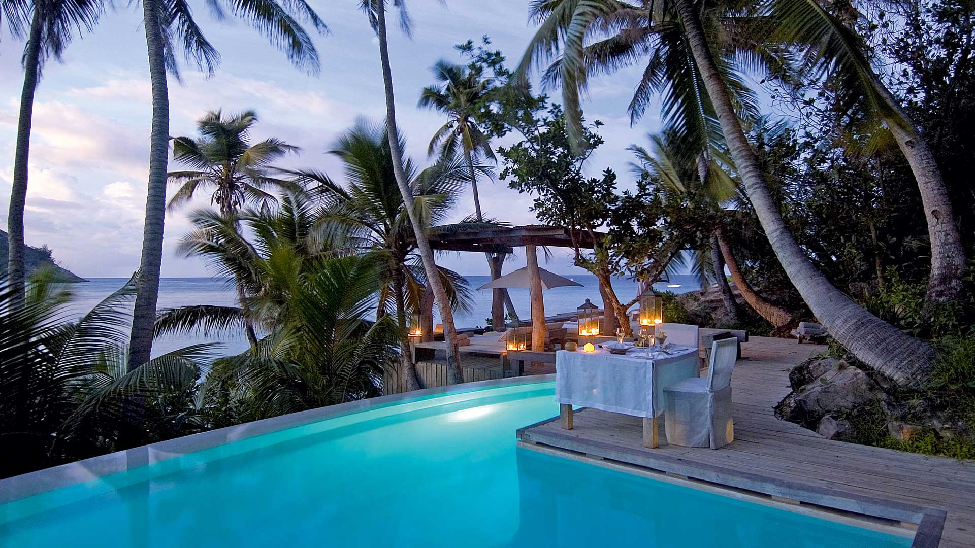 North Island Seychellen Pool mit Palmen